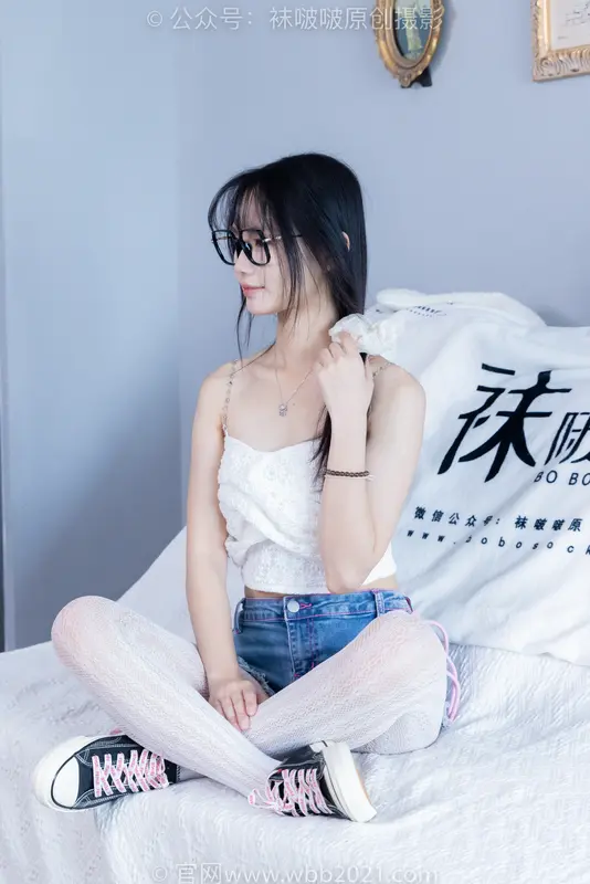 甜甜圈-板鞋、白色蕾丝袜、可拆卸牛仔裤、裤里丝(花絮版) - BoBoSocks袜啵啵